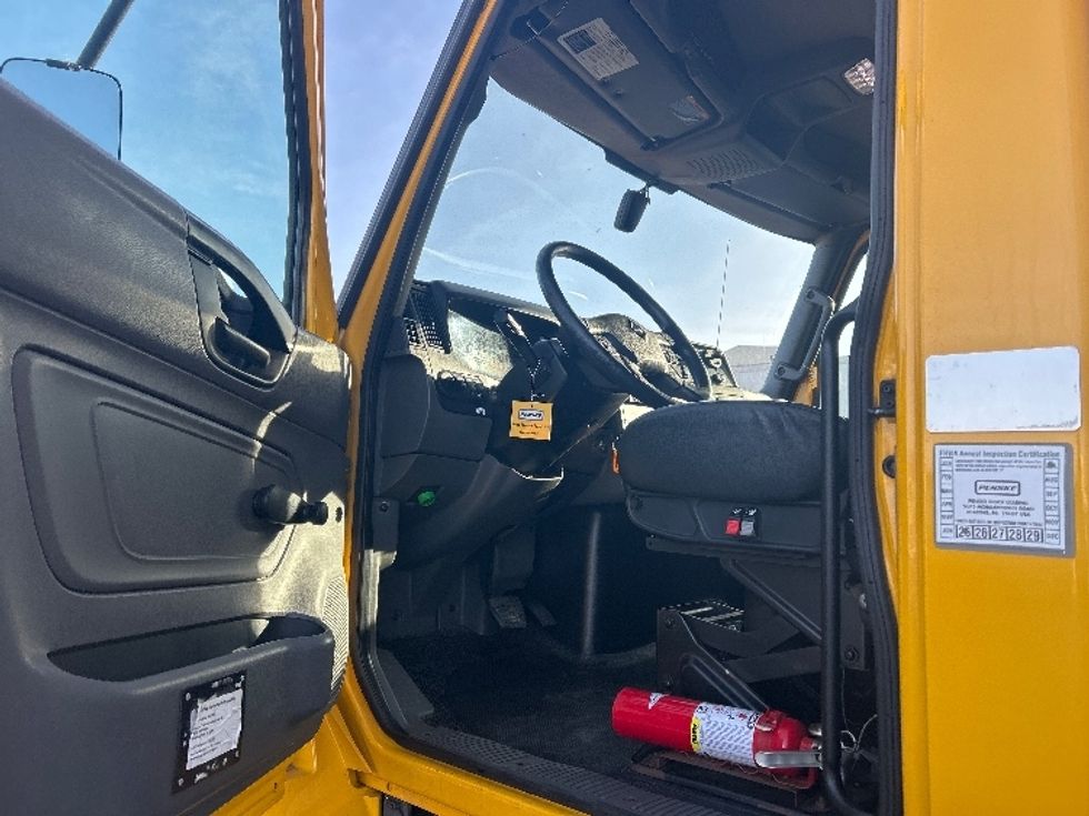 Medium Duty Box Truck-Light and Medium Duty Trucks-International-2021-MV607-El Paso-TX-158,398\n\t\tmiles-$ 42,000 - Image 16