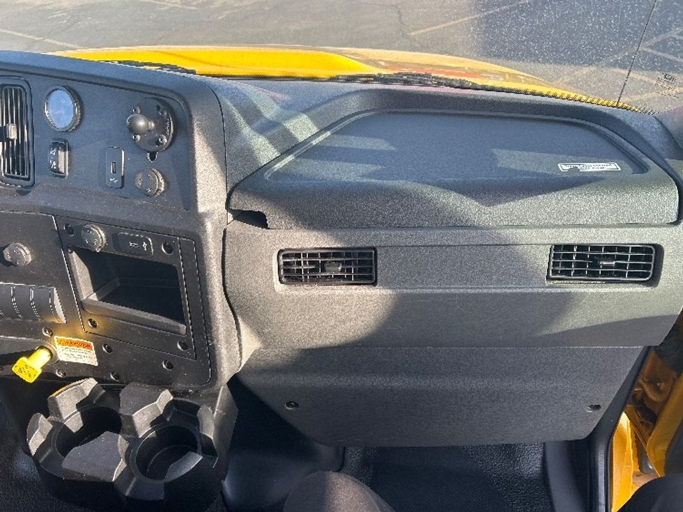 Medium Duty Box Truck-Light and Medium Duty Trucks-International-2021-MV607-El Paso-TX-158,398\n\t\tmiles-$ 42,000 - Image 19