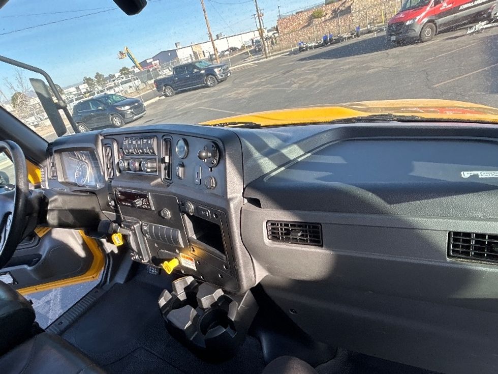 Medium Duty Box Truck-Light and Medium Duty Trucks-International-2021-MV607-El Paso-TX-158,398\n\t\tmiles-$ 42,000 - Image 20