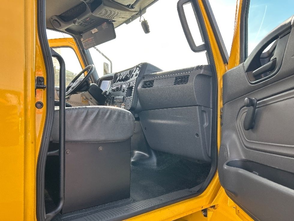 Medium Duty Box Truck-Light and Medium Duty Trucks-International-2021-MV607-El Paso-TX-168,876\n\t\tmiles-$ 46,750 - Image 19