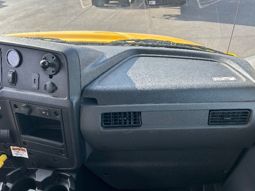 Medium Duty Box Truck-Light and Medium Duty Trucks-International-2021-MV607-El Paso-TX-168,876\n\t\tmiles-$ 46,750 - Image 20