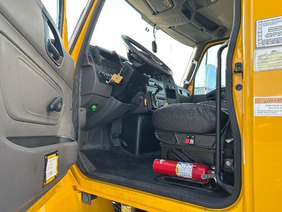 Medium Duty Box Truck-Light and Medium Duty Trucks-International-2021-MV607-El Paso-TX-183,071\n\t\tmiles-$ 44,750 - Image 15