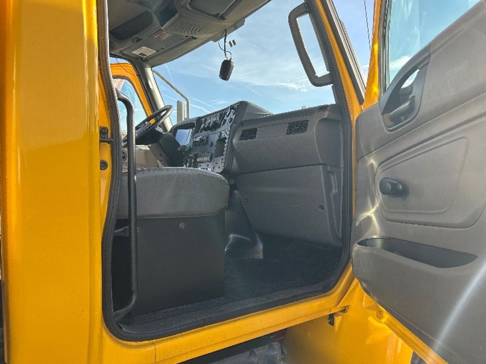 Medium Duty Box Truck-Light and Medium Duty Trucks-International-2021-MV607-El Paso-TX-183,071\n\t\tmiles-$ 44,750 - Image 19