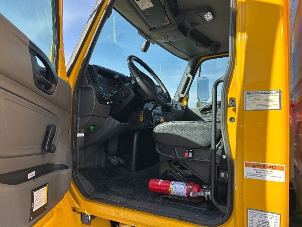 Medium Duty Box Truck-Light and Medium Duty Trucks-International-2021-MV607-El Paso-TX-188,992\n\t\tmiles-$ 43,750 - Image 15
