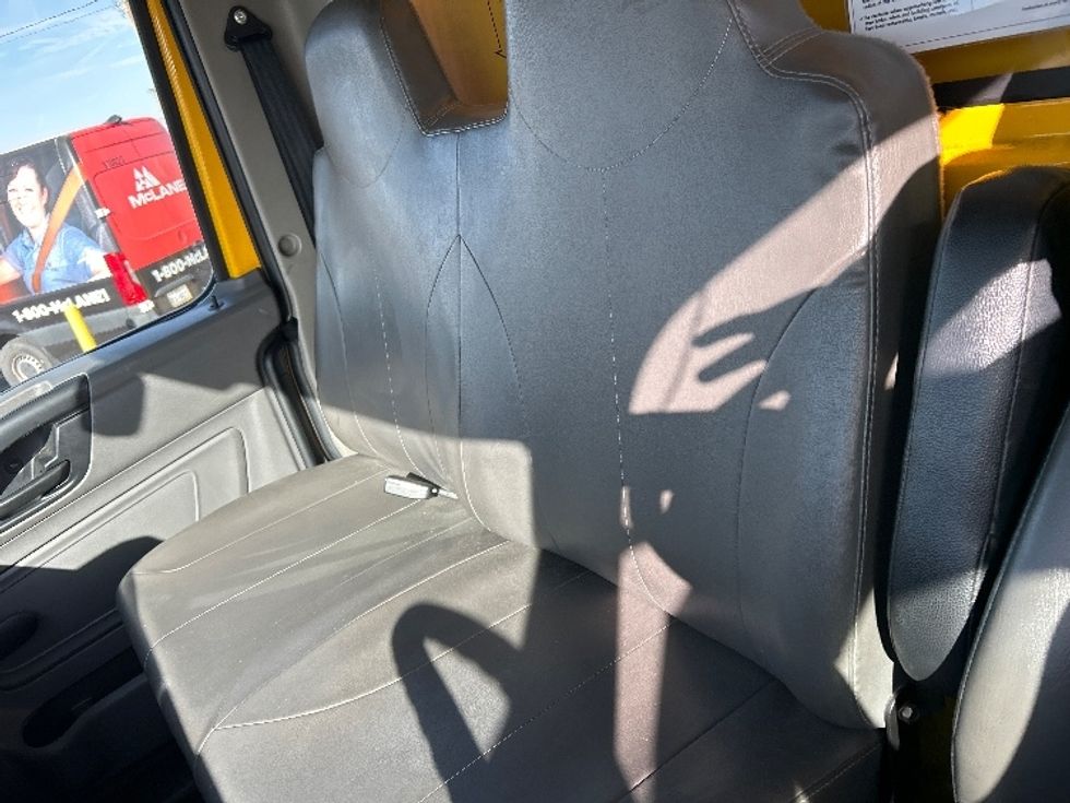 Medium Duty Box Truck-Light and Medium Duty Trucks-International-2021-MV607-El Paso-TX-188,992\n\t\tmiles-$ 43,750 - Image 18