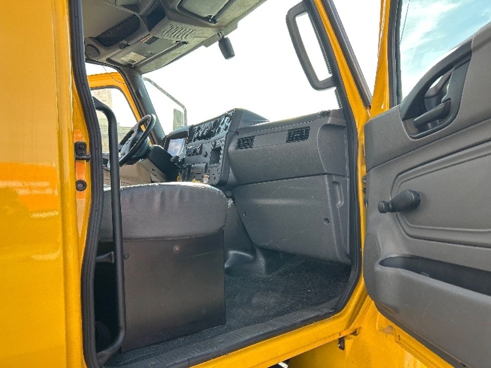 Medium Duty Box Truck-Light and Medium Duty Trucks-International-2021-MV607-El Paso-TX-188,992\n\t\tmiles-$ 43,750 - Image 19