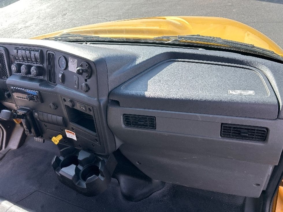 Medium Duty Box Truck-Light and Medium Duty Trucks-International-2021-MV607-El Paso-TX-188,992\n\t\tmiles-$ 43,750 - Image 20