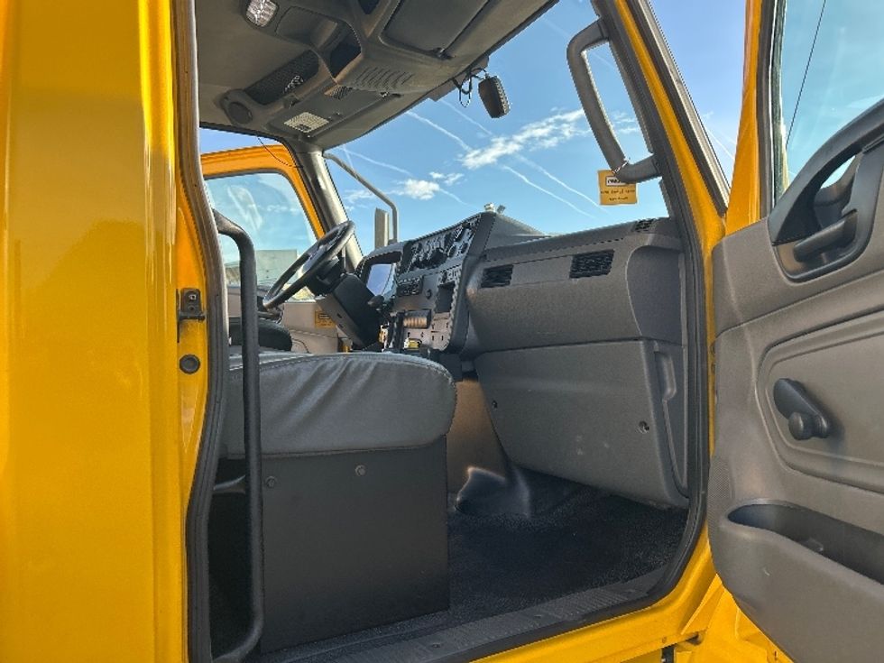 Medium Duty Box Truck-Light and Medium Duty Trucks-International-2021-MV607-El Paso-TX-192,634\n\t\tmiles-$ 43,250 - Image 19