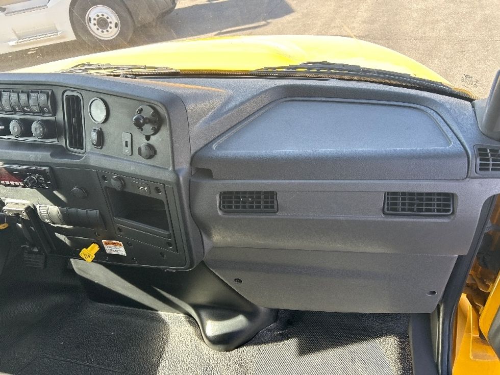 Medium Duty Box Truck-Light and Medium Duty Trucks-International-2021-MV607-El Paso-TX-200,983\n\t\tmiles-$ 42,250 - Image 20