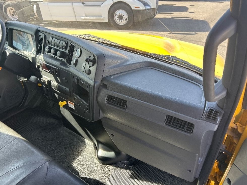 Medium Duty Box Truck-Light and Medium Duty Trucks-International-2021-MV607-El Paso-TX-200,983\n\t\tmiles-$ 42,250 - Image 21