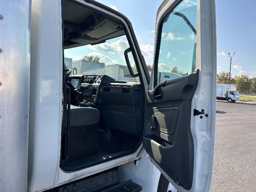 Medium Duty Box Truck-Light and Medium Duty Trucks-International-2021-MV607-Elizabethtown-KY-236,843\n\t\tmiles-$ 43,750 - Image 20