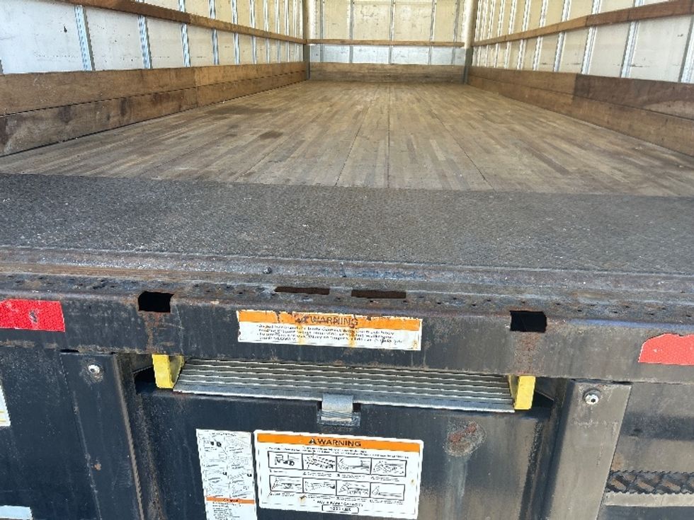 Medium Duty Box Truck-Light and Medium Duty Trucks-International-2021-MV607-Essex-MD-185,180\n\t\tmiles-$ 42,500 - Image 10