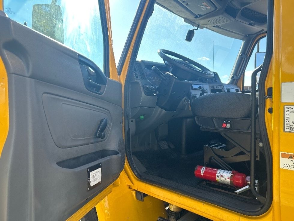 Medium Duty Box Truck-Light and Medium Duty Trucks-International-2021-MV607-Essex-MD-185,180\n\t\tmiles-$ 42,500 - Image 16