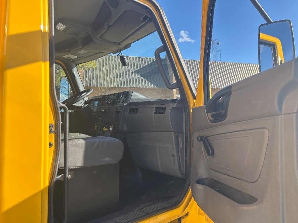 Medium Duty Box Truck-Light and Medium Duty Trucks-International-2021-MV607-Essex-MD-185,180\n\t\tmiles-$ 42,500 - Image 19