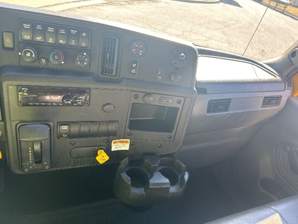 Medium Duty Box Truck-Light and Medium Duty Trucks-International-2021-MV607-Essex-MD-185,180\n\t\tmiles-$ 42,500 - Image 20