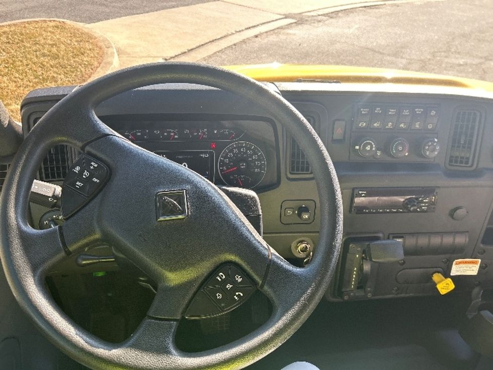 Medium Duty Box Truck-Light and Medium Duty Trucks-International-2021-MV607-Essex-MD-185,180\n\t\tmiles-$ 42,500 - Image 24