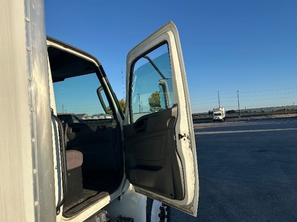 Medium Duty Box Truck-Light and Medium Duty Trucks-International-2021-MV607-Evansville-IN-21,320\n\t\tmiles-$ 66,500 - Image 20