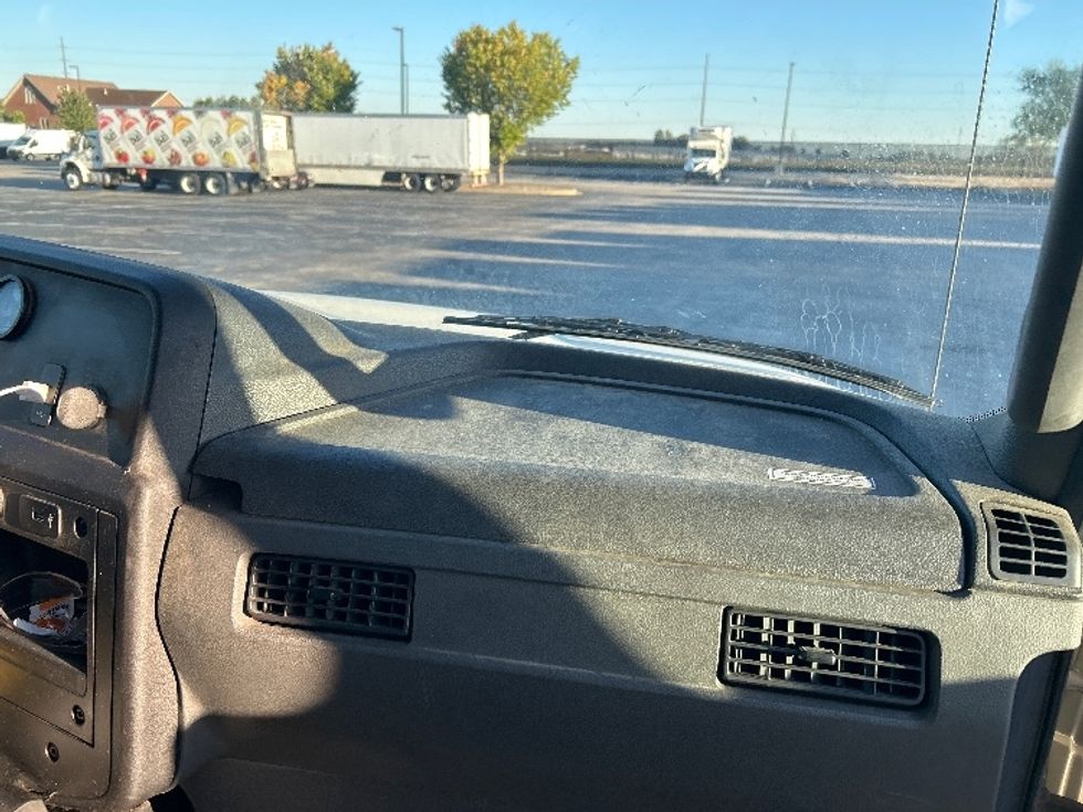 Medium Duty Box Truck-Light and Medium Duty Trucks-International-2021-MV607-Evansville-IN-21,320\n\t\tmiles-$ 66,500 - Image 21