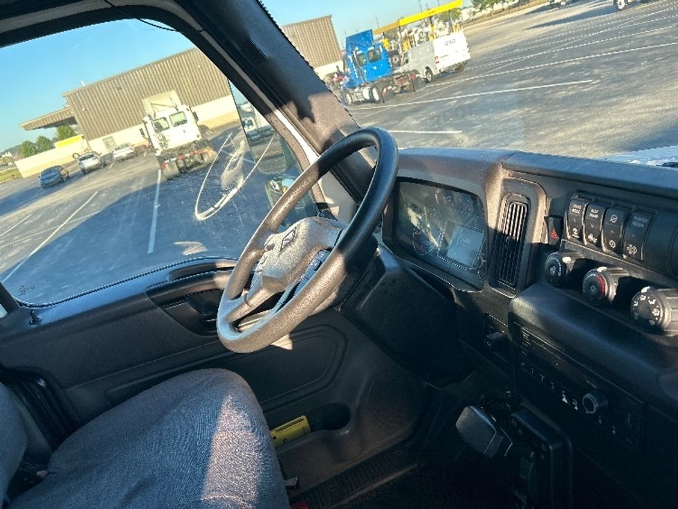 Medium Duty Box Truck-Light and Medium Duty Trucks-International-2021-MV607-Evansville-IN-21,320\n\t\tmiles-$ 66,500 - Image 22