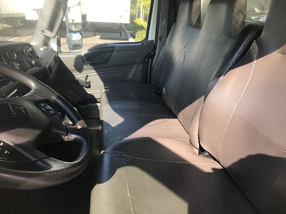 Medium Duty Box Truck-Light and Medium Duty Trucks-International-2021-MV607-Everett-WA-120,377\n\t\tmiles-$ 66,250 - Image 18