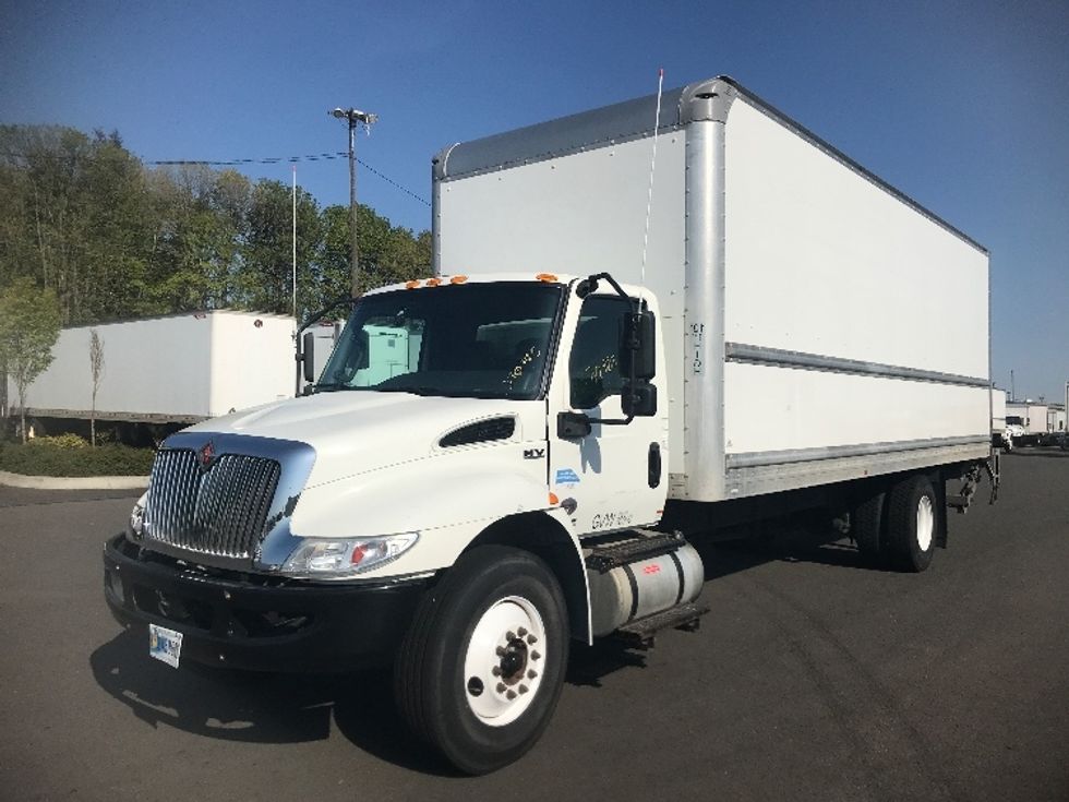 Medium Duty Box Truck-Light and Medium Duty Trucks-International-2021-MV607-Everett-WA-120,377\n\t\tmiles-$ 66,250 - Image 3