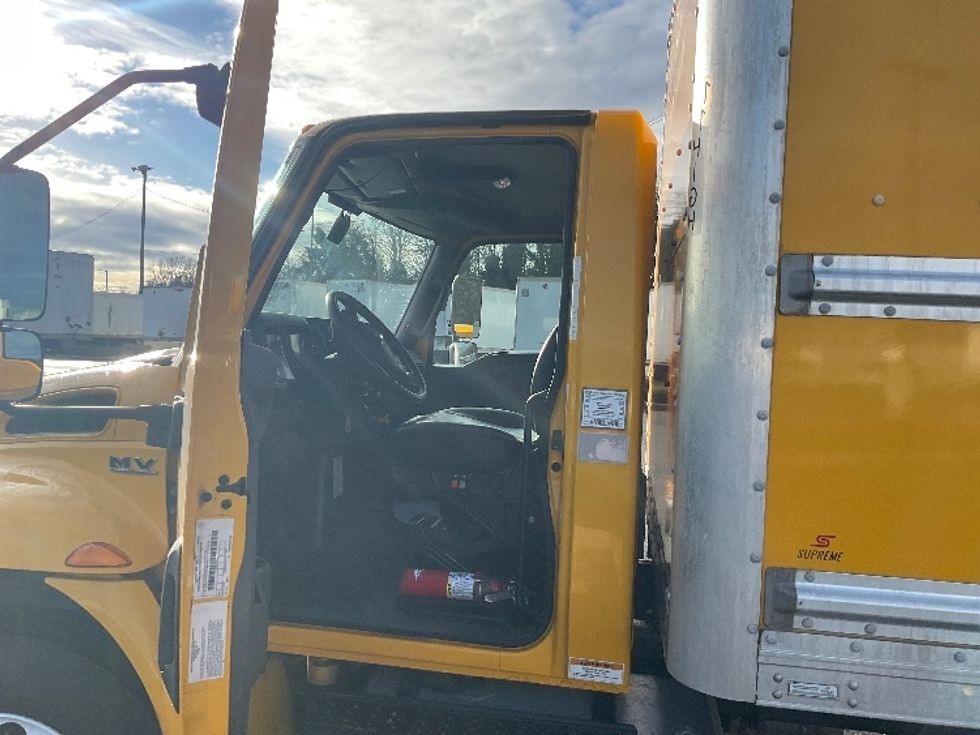 Medium Duty Box Truck-Light and Medium Duty Trucks-International-2021-MV607-Everett-WA-181,882\n\t\tmiles-$ 45,000 - Image 16