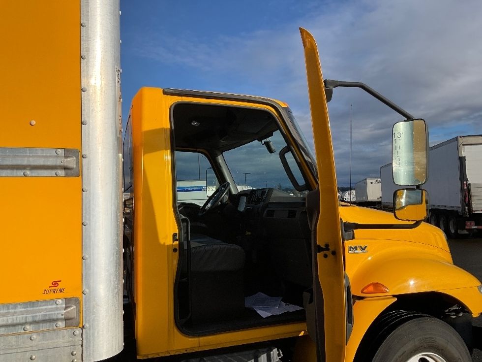Medium Duty Box Truck-Light and Medium Duty Trucks-International-2021-MV607-Everett-WA-181,882\n\t\tmiles-$ 45,000 - Image 20