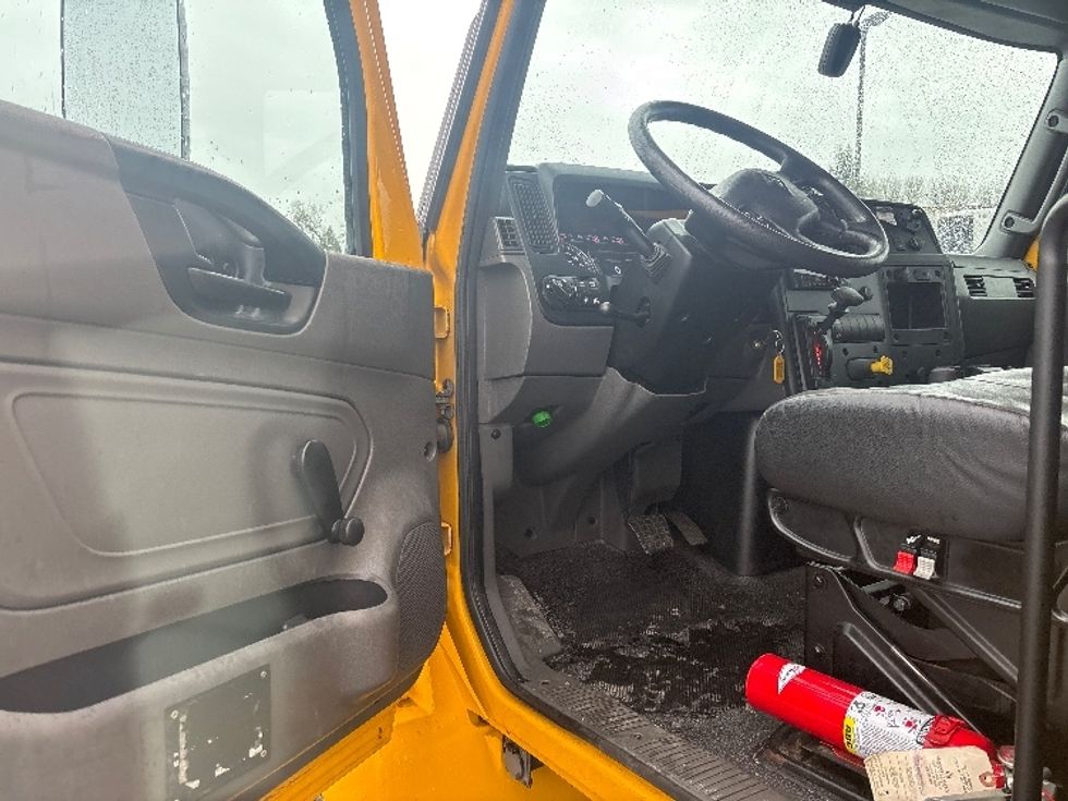 Medium Duty Box Truck-Light and Medium Duty Trucks-International-2021-MV607-Everett-WA-183,186\n\t\tmiles-$ 44,750 - Image 16