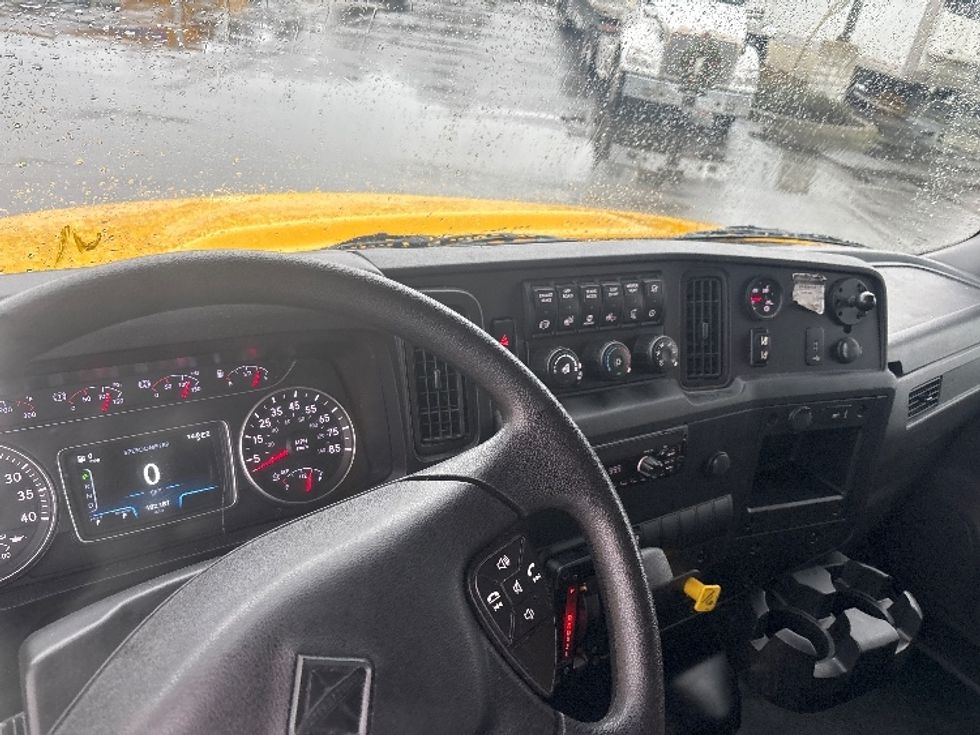 Medium Duty Box Truck-Light and Medium Duty Trucks-International-2021-MV607-Everett-WA-183,186\n\t\tmiles-$ 44,750 - Image 18