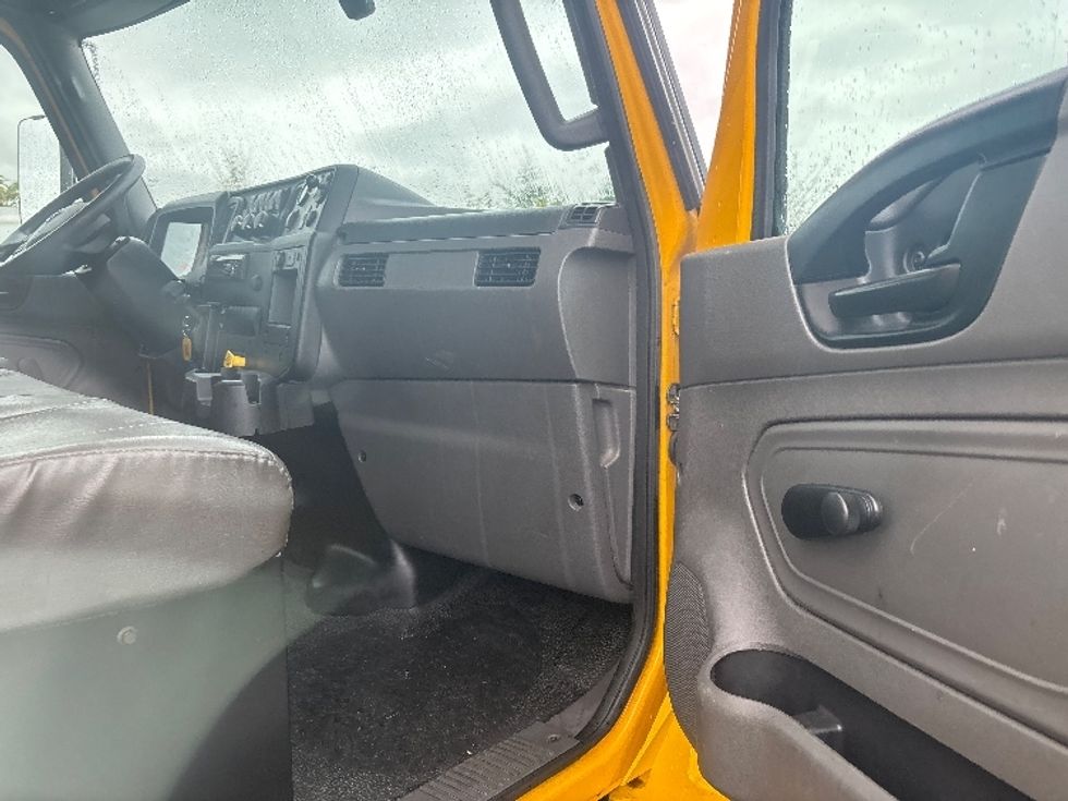 Medium Duty Box Truck-Light and Medium Duty Trucks-International-2021-MV607-Everett-WA-183,186\n\t\tmiles-$ 44,750 - Image 20