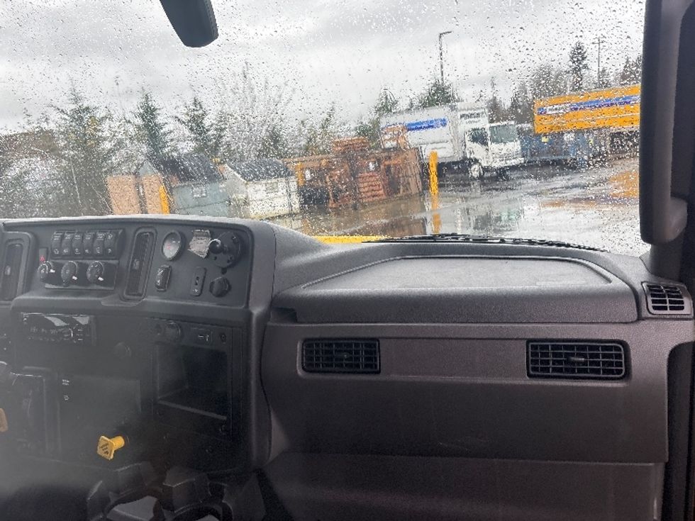 Medium Duty Box Truck-Light and Medium Duty Trucks-International-2021-MV607-Everett-WA-183,186\n\t\tmiles-$ 44,750 - Image 21