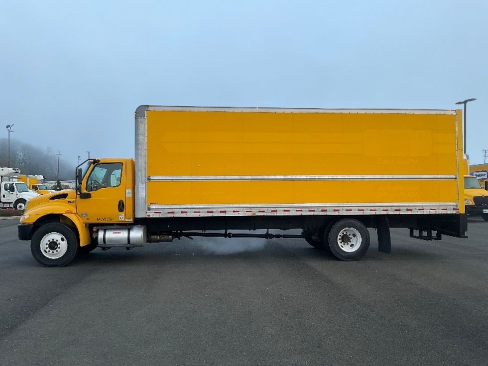 Medium Duty Box Truck-Light and Medium Duty Trucks-International-2021-MV607-Everett-WA-193,998\n\t\tmiles-$ 43,250 - Image 4
