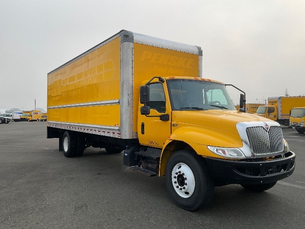 Medium Duty Box Truck-Light and Medium Duty Trucks-International-2021-MV607-Everett-WA-213,272\n\t\tmiles-$ 40,250 - Image 1