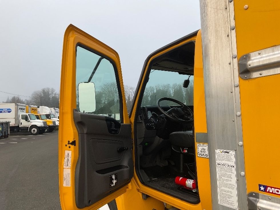 Medium Duty Box Truck-Light and Medium Duty Trucks-International-2021-MV607-Everett-WA-213,272\n\t\tmiles-$ 40,250 - Image 14