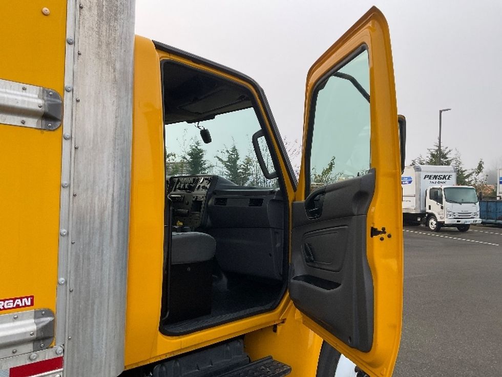 Medium Duty Box Truck-Light and Medium Duty Trucks-International-2021-MV607-Everett-WA-213,272\n\t\tmiles-$ 40,250 - Image 18