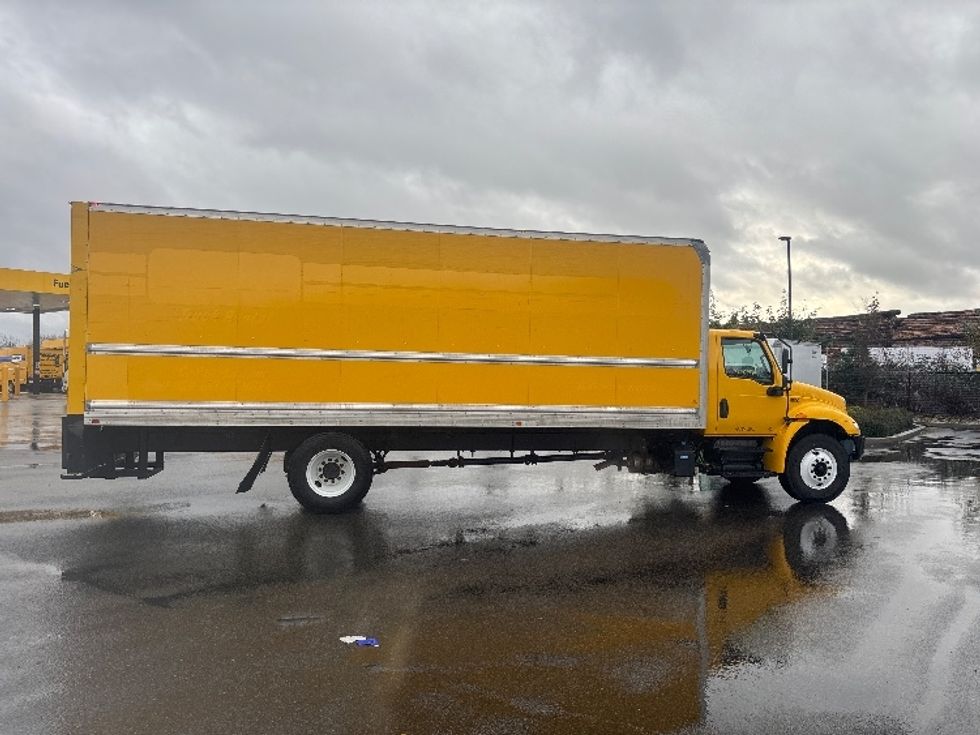 Medium Duty Box Truck-Light and Medium Duty Trucks-International-2021-MV607-Everett-WA-218,515\n\t\tmiles-$ 39,500 - Image 15