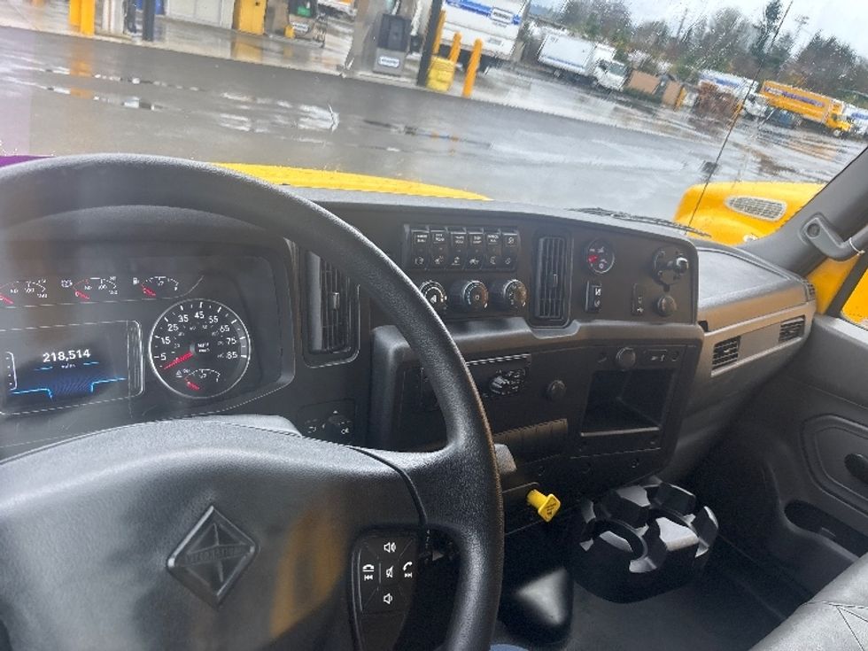 Medium Duty Box Truck-Light and Medium Duty Trucks-International-2021-MV607-Everett-WA-218,515\n\t\tmiles-$ 39,500 - Image 17