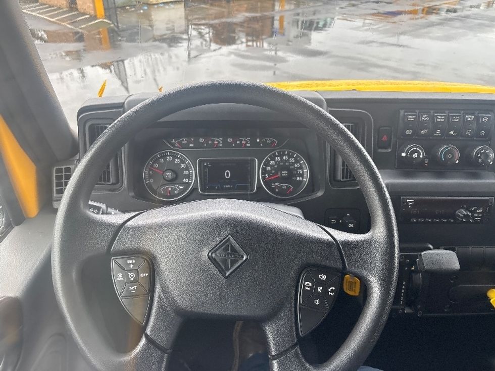 Medium Duty Box Truck-Light and Medium Duty Trucks-International-2021-MV607-Everett-WA-218,515\n\t\tmiles-$ 39,500 - Image 18