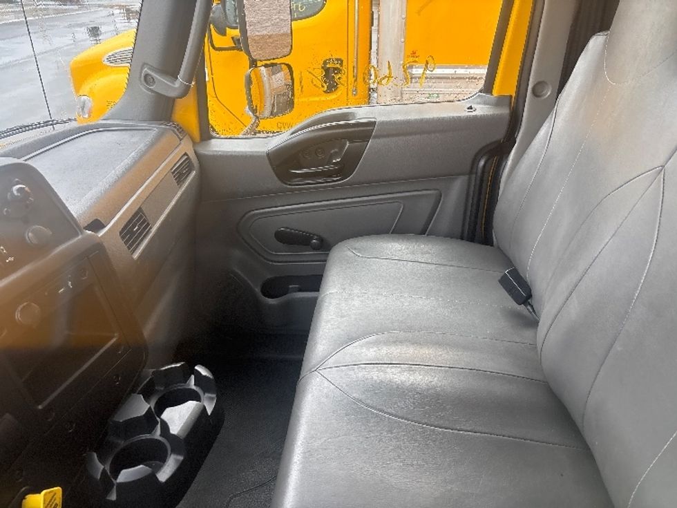 Medium Duty Box Truck-Light and Medium Duty Trucks-International-2021-MV607-Everett-WA-218,515\n\t\tmiles-$ 39,500 - Image 19