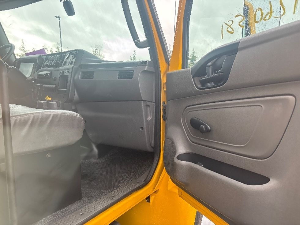 Medium Duty Box Truck-Light and Medium Duty Trucks-International-2021-MV607-Everett-WA-218,515\n\t\tmiles-$ 39,500 - Image 20