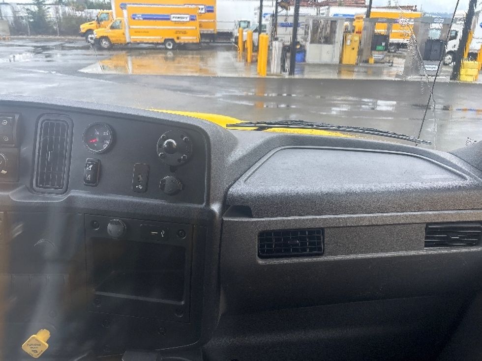 Medium Duty Box Truck-Light and Medium Duty Trucks-International-2021-MV607-Everett-WA-218,515\n\t\tmiles-$ 39,500 - Image 21