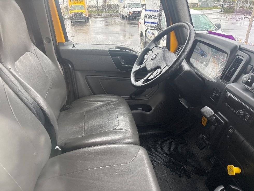 Medium Duty Box Truck-Light and Medium Duty Trucks-International-2021-MV607-Everett-WA-218,515\n\t\tmiles-$ 39,500 - Image 22