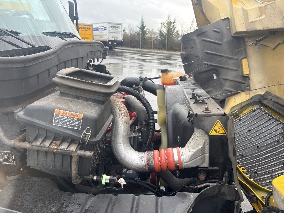 Medium Duty Box Truck-Light and Medium Duty Trucks-International-2021-MV607-Everett-WA-218,515\n\t\tmiles-$ 39,500 - Image 23