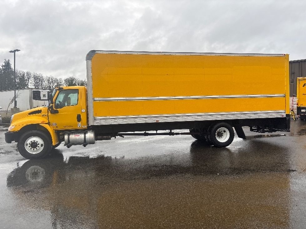 Medium Duty Box Truck-Light and Medium Duty Trucks-International-2021-MV607-Everett-WA-218,515\n\t\tmiles-$ 39,500 - Image 4