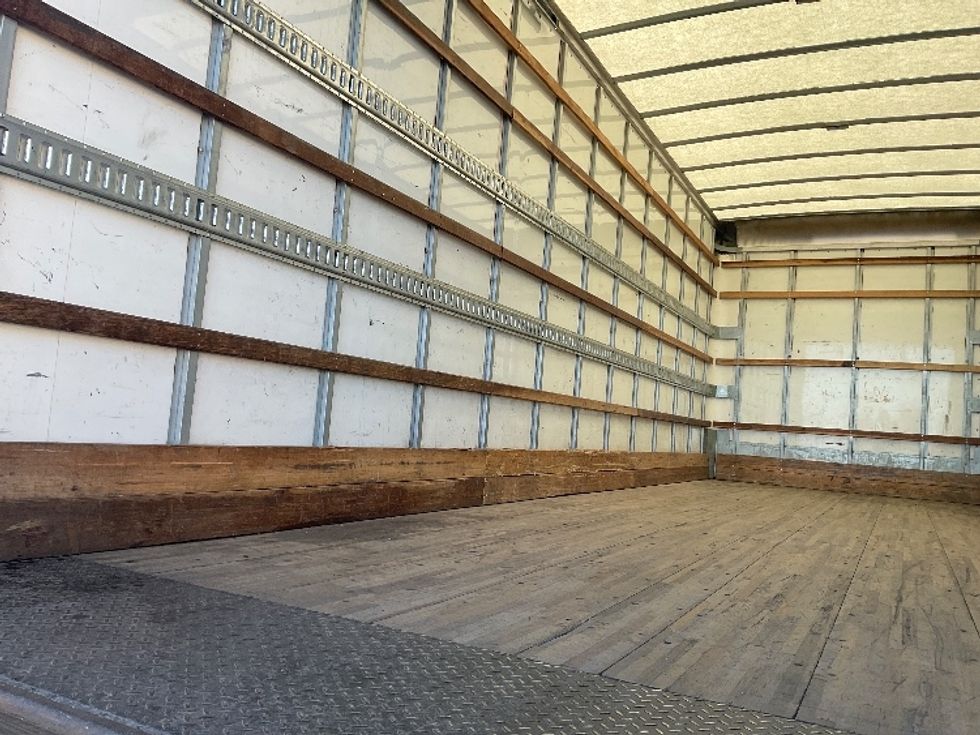 Medium Duty Box Truck-Light and Medium Duty Trucks-International-2021-MV607-Everett-WA-219,757\n\t\tmiles-$ 46,750 - Image 11