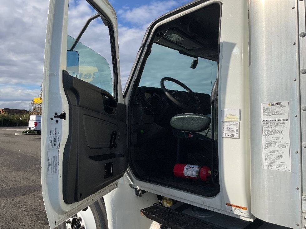 Medium Duty Box Truck-Light and Medium Duty Trucks-International-2021-MV607-Everett-WA-219,757\n\t\tmiles-$ 46,750 - Image 16