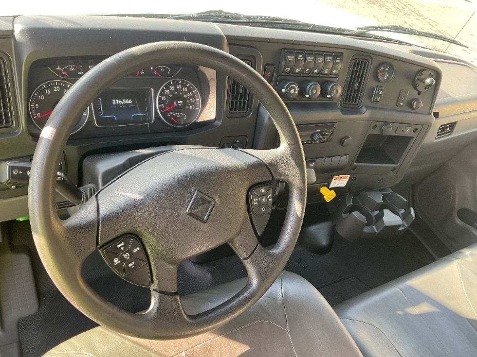 Medium Duty Box Truck-Light and Medium Duty Trucks-International-2021-MV607-Everett-WA-219,757\n\t\tmiles-$ 46,750 - Image 17