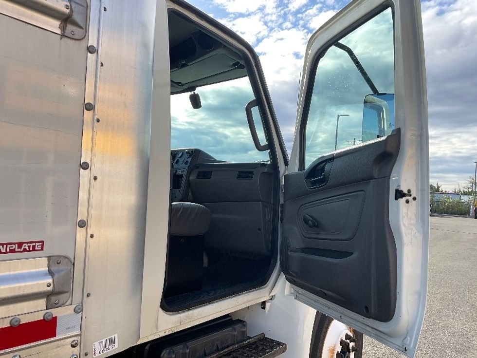 Medium Duty Box Truck-Light and Medium Duty Trucks-International-2021-MV607-Everett-WA-219,757\n\t\tmiles-$ 46,750 - Image 19