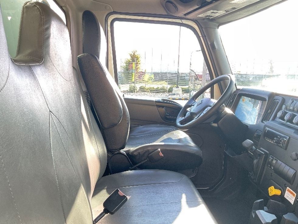 Medium Duty Box Truck-Light and Medium Duty Trucks-International-2021-MV607-Everett-WA-219,757\n\t\tmiles-$ 46,750 - Image 21