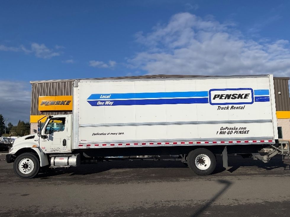 Medium Duty Box Truck-Light and Medium Duty Trucks-International-2021-MV607-Everett-WA-219,757\n\t\tmiles-$ 46,750 - Image 4
